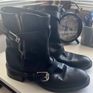 Gucci leather mid calf motto boots
Size: 9 Gucci